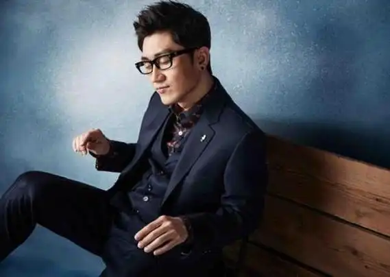 金志文《凌霄》歌手 : 金志文作词 : 江雯雯作曲 : 兰晓飞,林子lin