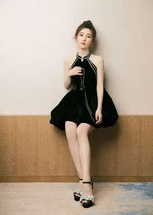 冯提莫春节不打烊连夜奉上改编新曲简直太经典了