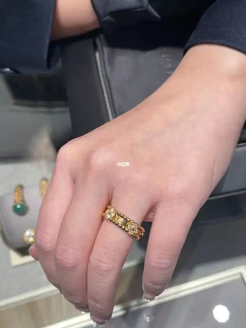 免税店  #梵克雅宝万花筒戒指  #梵克雅宝戒指  #黄金戒指  #梵怂