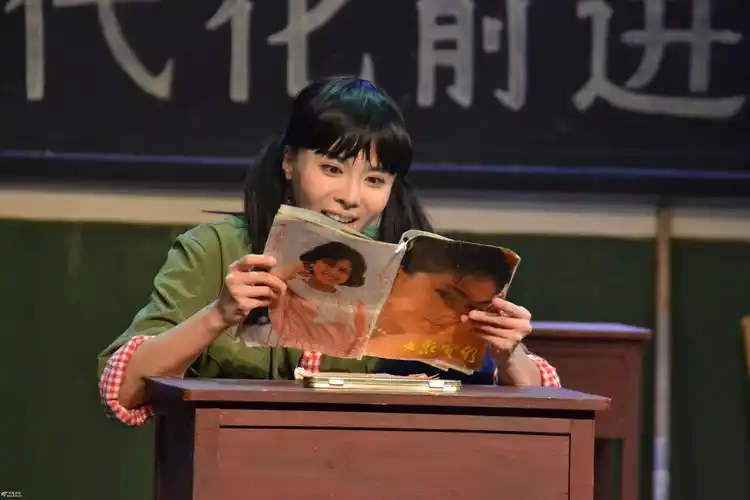 一部触动70后泪点和笑点的怀旧话剧李小红