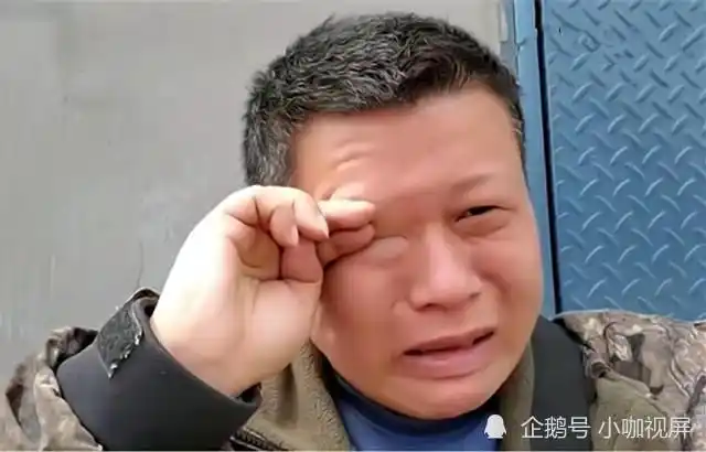 拉面哥再次大火,乐呵呵和网红唱歌,现场的粉丝感动到