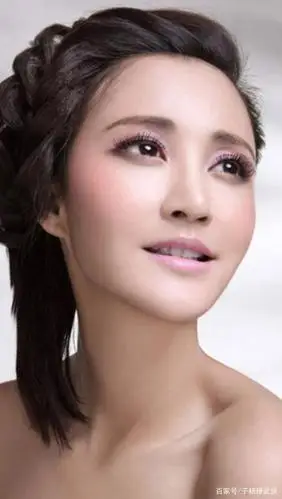 张歆艺唯美迷人写真,春风十里,不如你的美