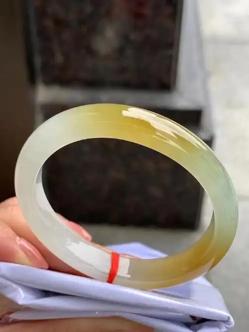 糯冰种黄翡贵妃手镯