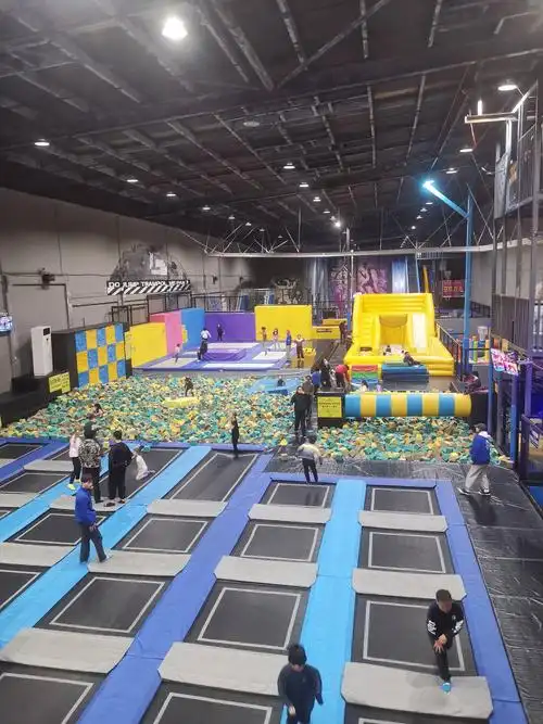 超大蹦床乐园