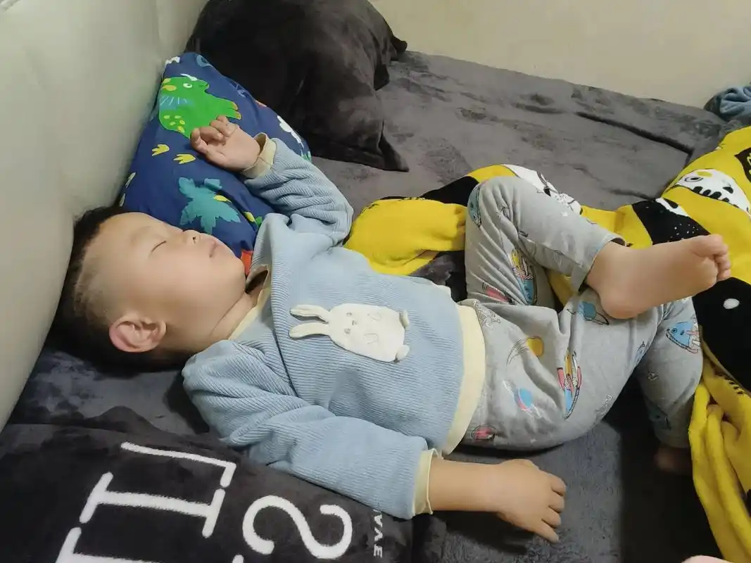 把你家孩子睡觉的照片发评论里给我看看