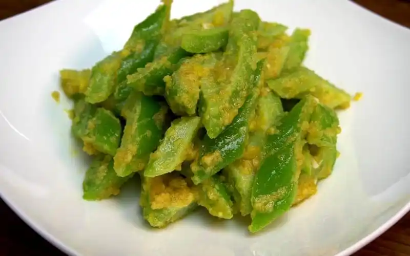 【咸蛋黄焗苦瓜[馋嘴]】苦瓜学会这样做,去饭店都吃不到,咸鲜脆爽