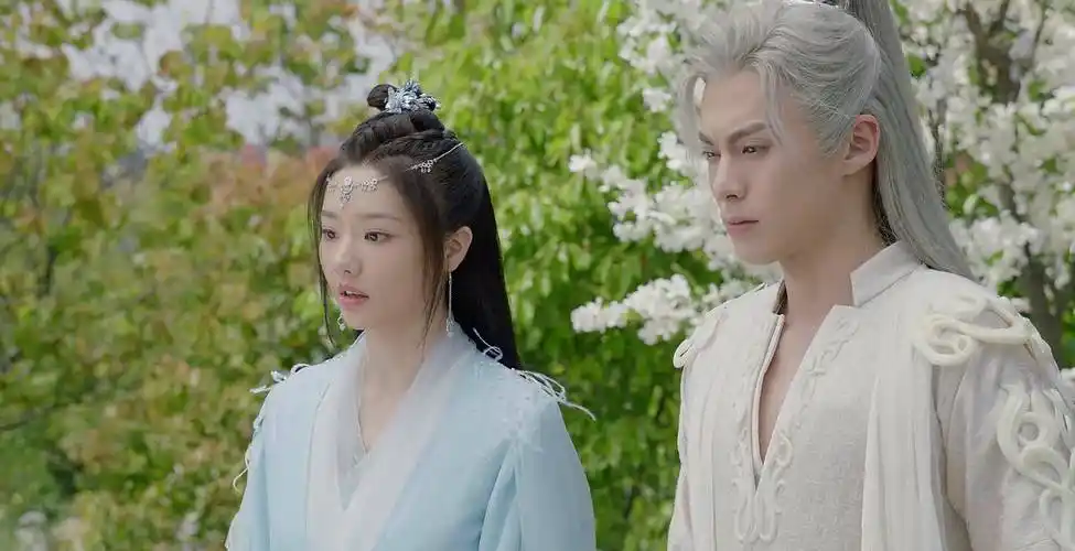 网剧动物园添新成员,王鹤棣新剧《遇龙》上映,别人养猫她养龙_剧情