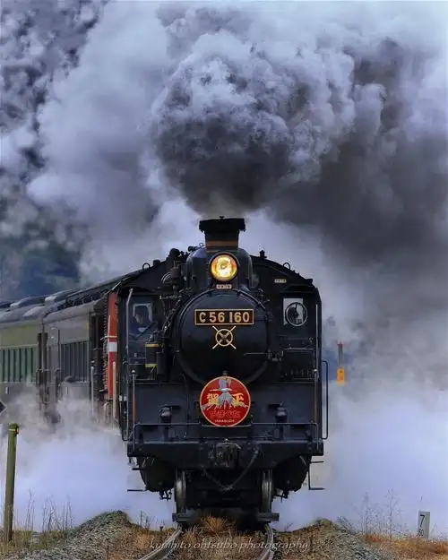 火车轰隆隆驶向远方那是呼啸而过的人生