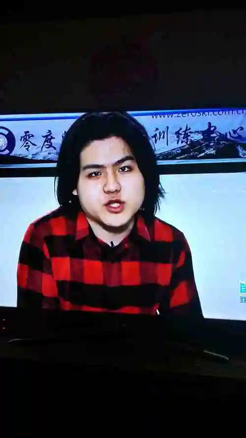 主题:[android]这个主持人算又突破smg底线