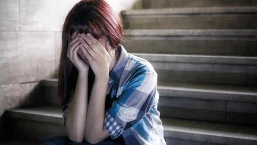 一被批评就崩溃,为什么我家孩子受不了一丁点的委屈? - 知乎