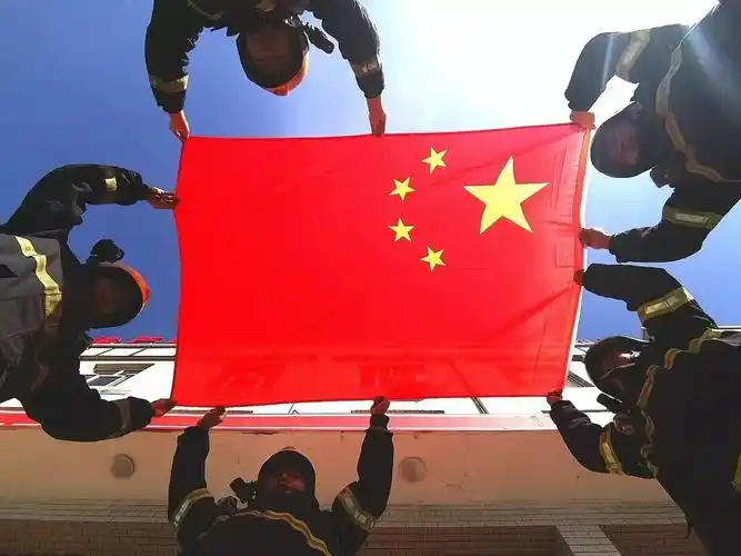 护旗爱国当先锋献身使命展情怀哈尔滨支队开展我和国旗同框主题教育