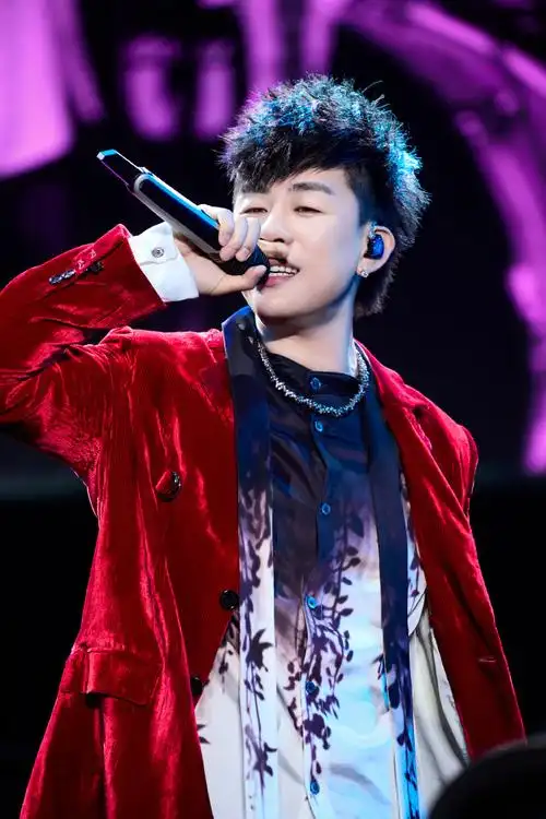 胡彦斌超话  夏日,烟火,音乐和你们.  浪漫在这一夜具象化了!