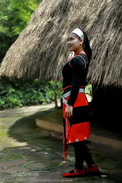 《靓丽佤族黑珍珠》 出镜:棒棒 摄影:开口笑