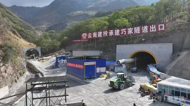 鲁巧高速巧家隧道出口推进1000米