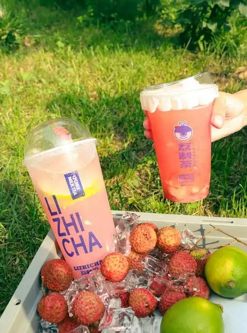高颜值奶茶来袭一杯荔制茶让你玩转朋友圈