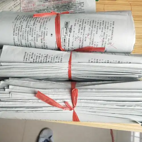 一摞摞试卷,是爱的情怀与师责的担当.