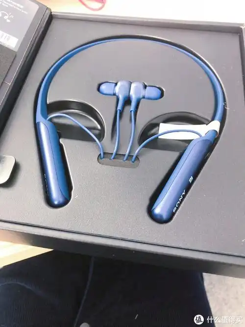 索尼wi-c600n 颈挂式降噪耳机使用总结(操作|降噪|续航)