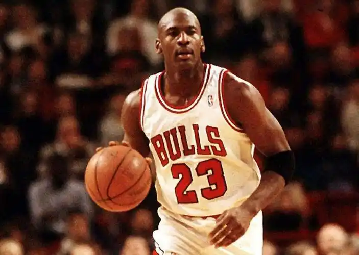 nba打篮球身穿23号球衣的人是谁,乔丹领衔詹姆斯紧随其后