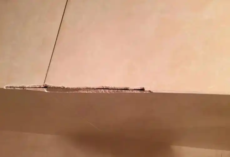 瓷砖转角如何处理?贴阳角线和做碰角,有什么区别?哪种更好?_腾讯新闻