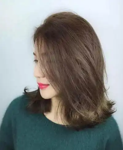 小脸头发少妹子适合的最新空气烫短发发型,少发量拉直发还是卷发 发量