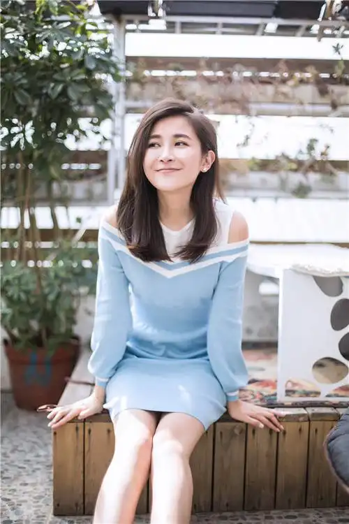 汪聪夏季清新写真曝光 笑容暖人女神范十足