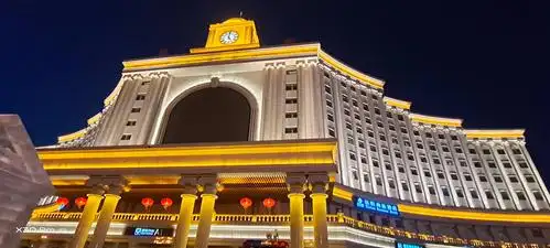 现代长春站与冰雕老长春站