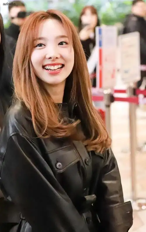 笑容99「娜琏个人ins」nayeonyny98「2022生日」林娜琏锁店_na