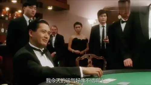 赌神:高进和新加坡赌王交手,让在场所有人眼前一亮,不愧为赌神