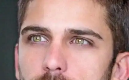 琥珀色眼睛,一直搞不清棕色和琥珀色的区别,太好看了