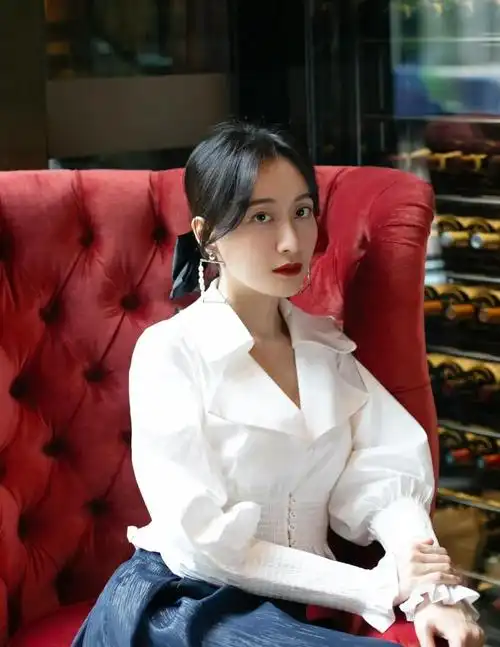 董维嘉穿搭日志|法式优雅遇上惬意的下午