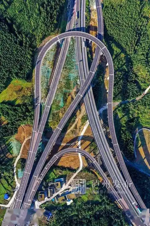 四川交通高速四通八达纵横交错