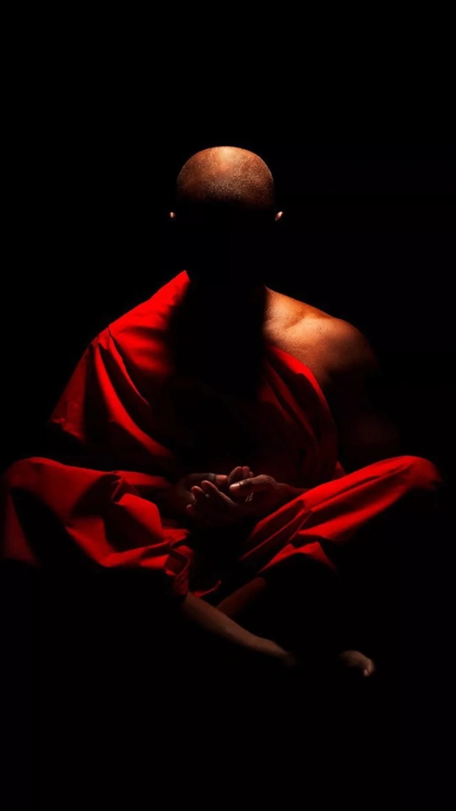 僧侣打坐黑色背景h5背景