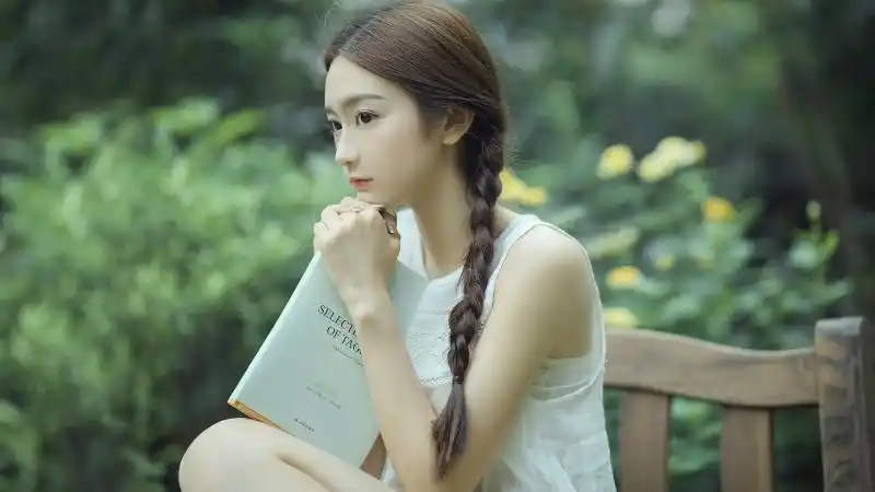 长发睡裙清纯美女4k美女壁纸2560x1440