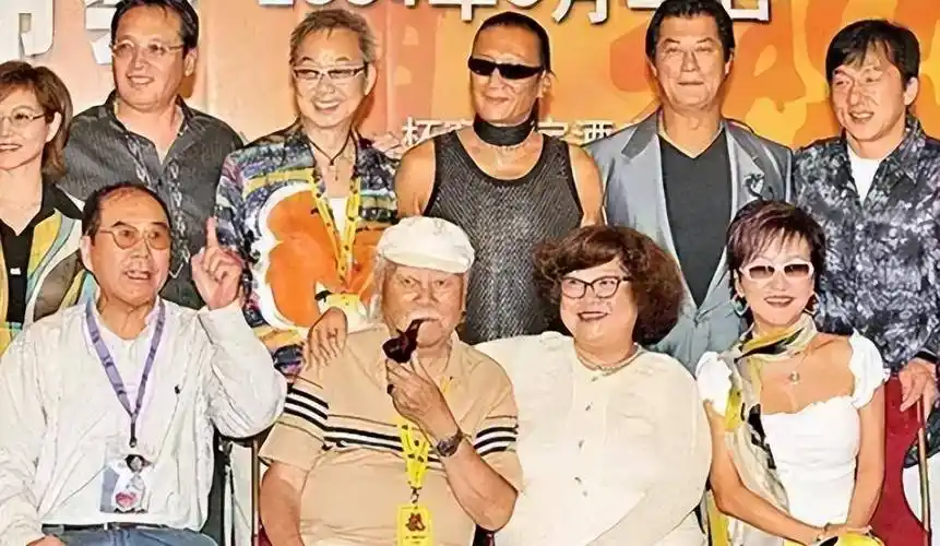 1960年,谢贤与陈志强,邓光荣等人组建了一支名为"银色鼠队"的乐队