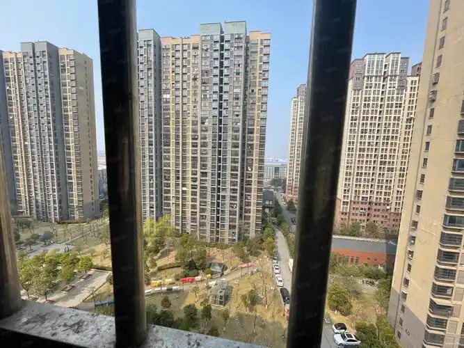 南岗和园3室2厅1卫102.35㎡南北179万