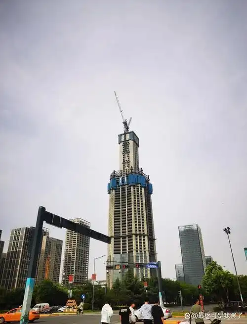 让我们一起揭开这座城市新地标的神秘面纱.