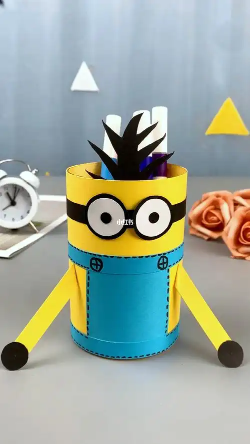 小黄人手工笔筒