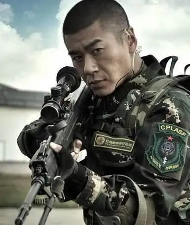 十年龙套后在特种兵里走红,想追女生瘦身54斤,37岁变成这样