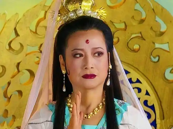 民间宗教信仰中,观音除了是佛教体系里大慈大悲救苦救难的菩萨,还在