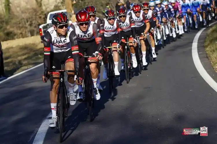 波加查(tadej poga00ar)所在的阿联酋航空车队(uae-team emirates)