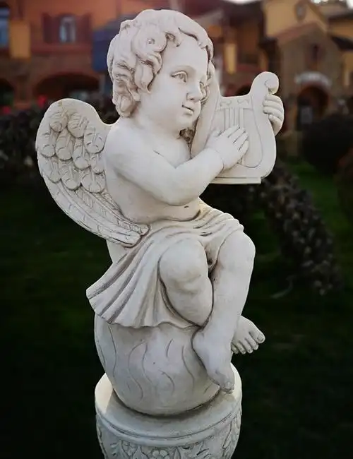 小天使雕塑