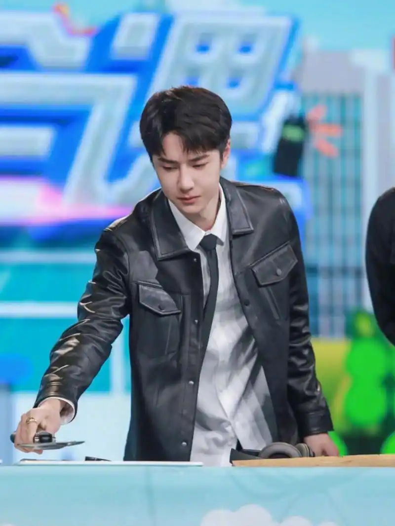 王一博《天天向上》最新一期造型穿搭太帅了75 一博《天天向上》里