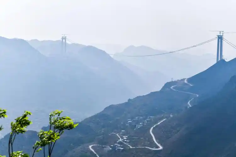 新华社记者 杨文斌 摄这是3月27日在花江峡谷大桥