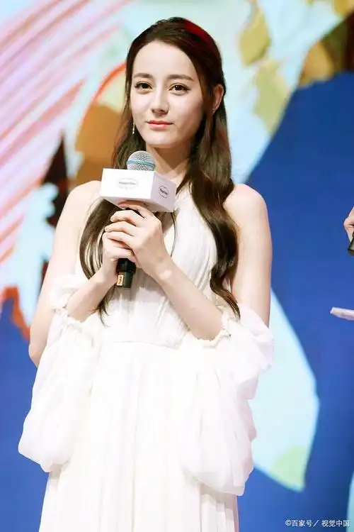 最热火的迪丽热巴大众女神