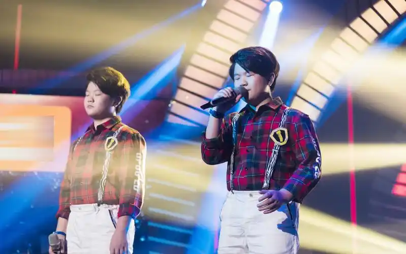 中国新声代5》"小喇叭"单挑仨老师"窒息唱功"如此勇气连智伴都震惊了!