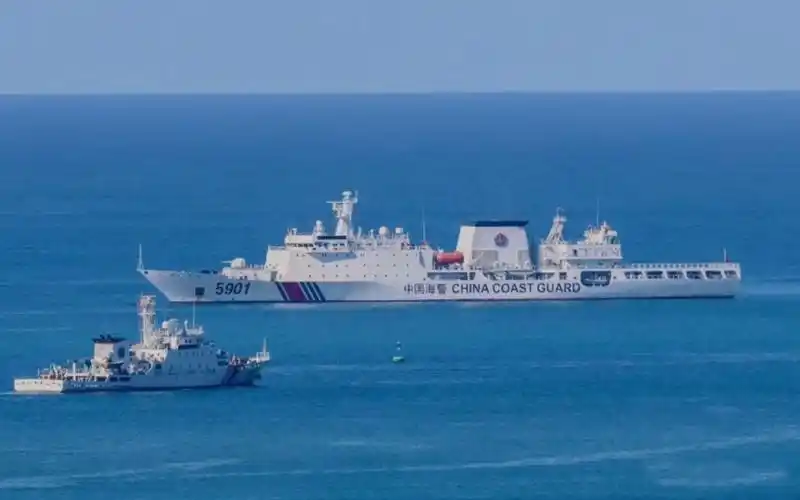 万吨海警船原来这么大,没有对比就没有伤害!