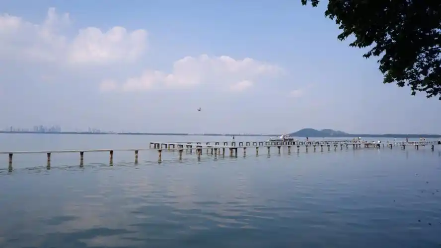 武汉大学东湖凌波门