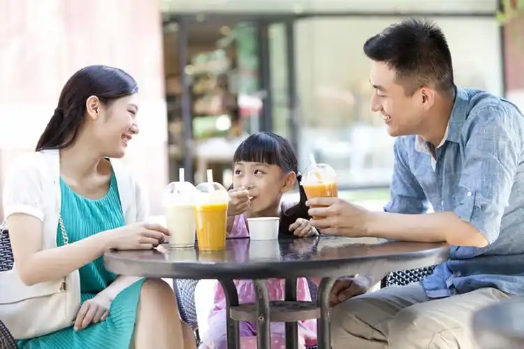 亚洲,食品,休闲装,饮食,饮料,小孩,冷饮,看,休闲,温暖,温馨,一家人