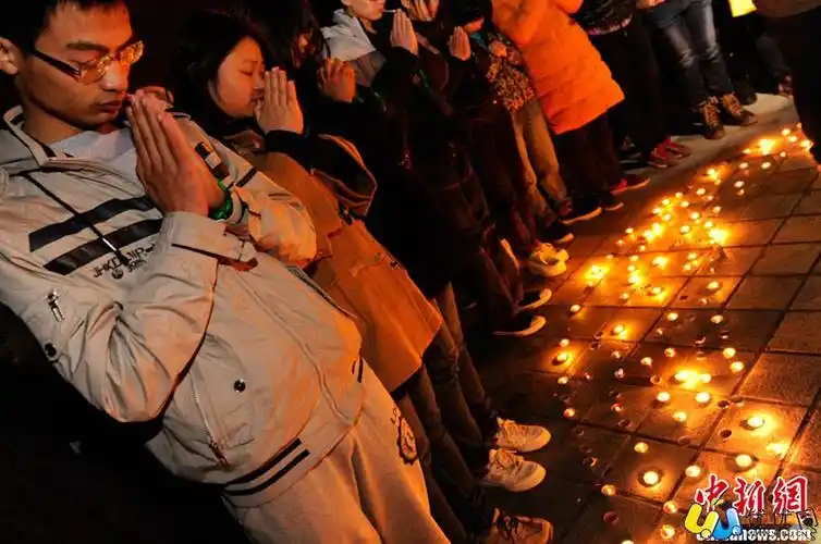 "这一刻我们都是雅安人"