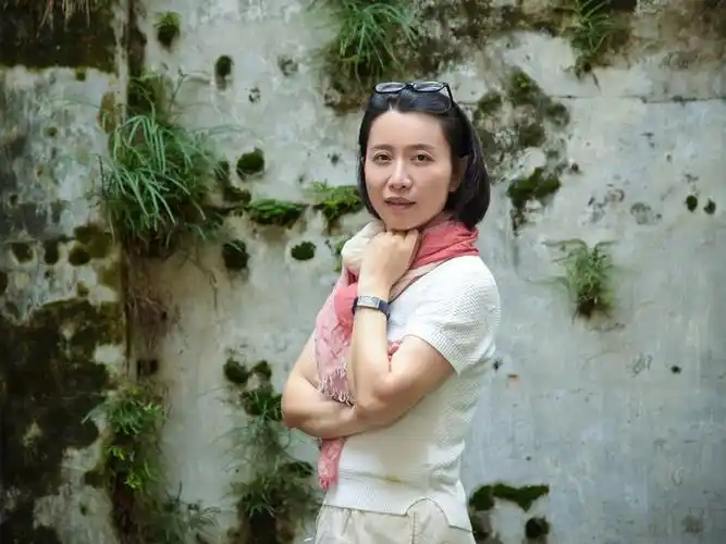 888真人娱乐:吴斯:一个女导演的"匠心"养成